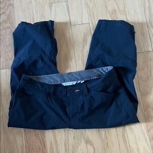 Orvis women’s  Dark Blue or black Cargo capris size 4